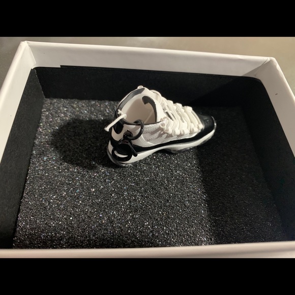 AirPod Case - Picture 4 of 11